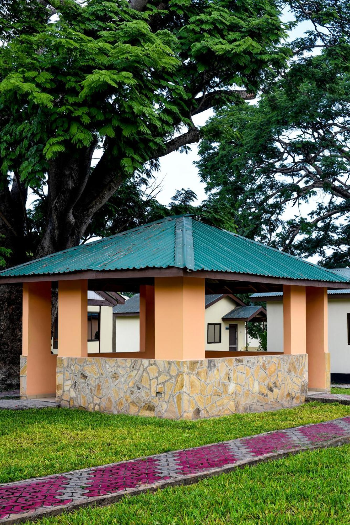 Mgulani Lodge Hotel Дар ес Саалам Екстериор снимка